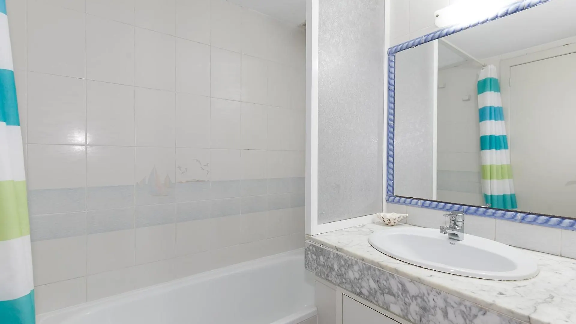 Uhc Los Flamencos Family Apartments Miami Playa 0*,  İspanya